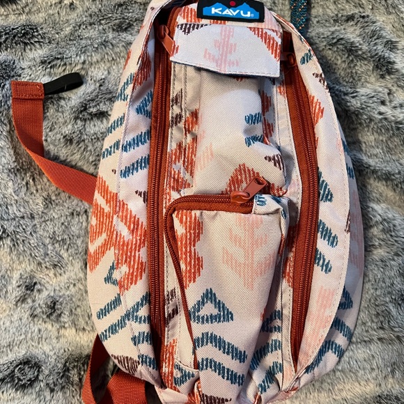 NWOT Kavu Sling Bag - Picture 4 of 4